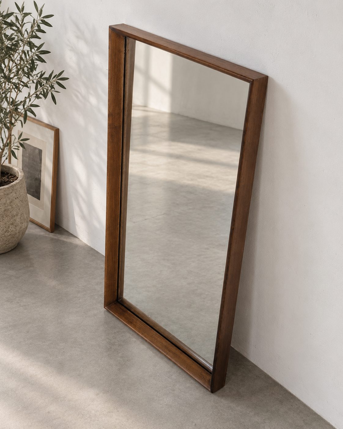 Miroir rectangulaire avec cadre en bois brun